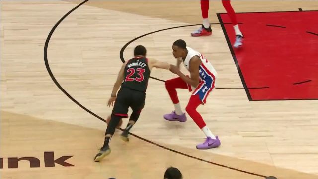 【2022年12月17日 篮网vs猛龙集锦】有本事接着盖我！巴恩斯滑翔起飞几乎隔扣克拉克斯顿