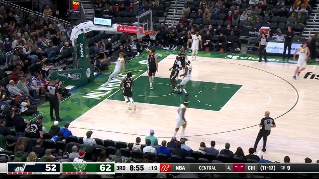 【2022年12月18日 爵士vs雄鹿集锦】转换进攻一骑绝尘 马尔卡宁大步流星飞身暴扣