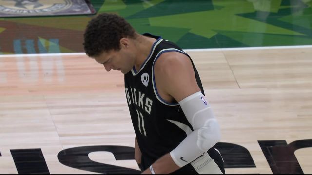 【2022年12月18日】NBA常规赛：爵士vs雄鹿第1节英文原声回放