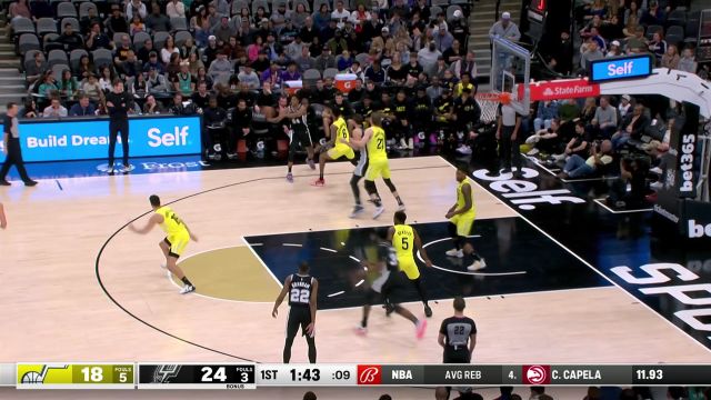 【2022年12月27日 爵士vs马刺集锦】迈开大步直杀篮下 迈克德莫特甩开防守上篮打进