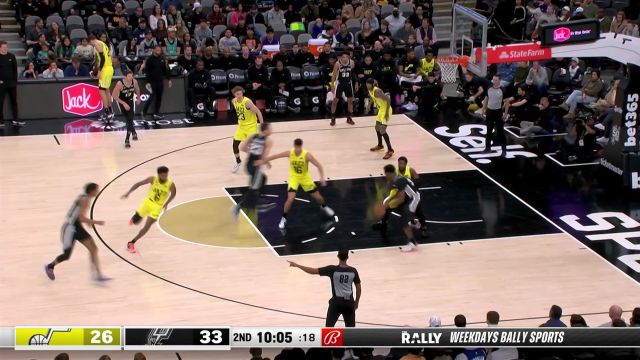 【2022年12月27日 爵士vs马刺集锦】假动作骗过防守 约翰逊点飞比斯利打进2+1