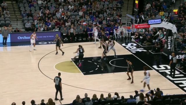 【2022年12月30日 尼克斯vs马刺集锦】假动作骗过防守 奎克利晃懵约翰逊轻松打成2+1