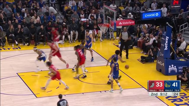 【2022年12月31日 开拓者vs勇士集锦】擦着篮板上沿飞过！利拉德负角度干拔空心入网