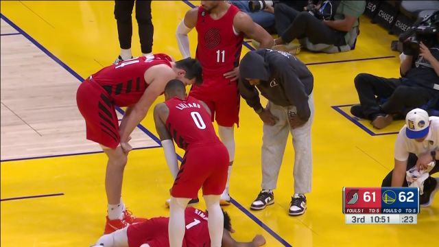 【2022年12月31日 开拓者vs勇士集锦】小西蒙斯飚中大号三分 防守献舍身封盖横拍在地被迫离场