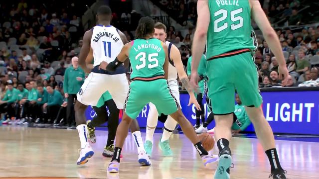 【2023年01月01日 独行侠vs马刺集锦】闪转腾挪绕过各道防线 东契奇穿花绕蝶抛投打进还要加罚