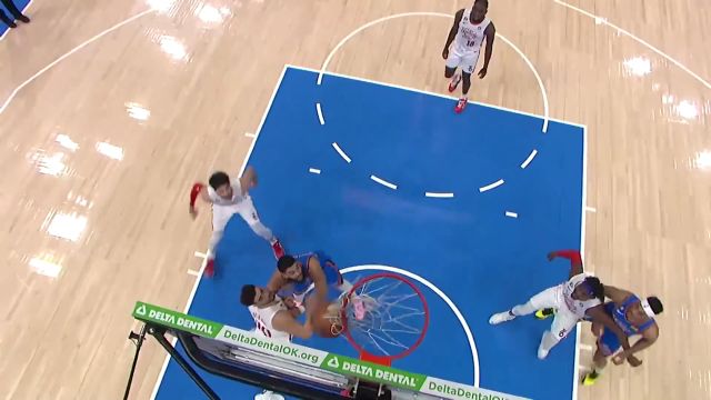 【2023年01月01日 76人vs雷霆集锦】全凭个人实力！曼恩底角高难度救球抬手扔进无解三分