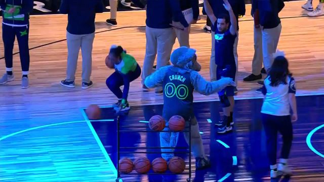 【2023年01月01日】活塞vs森林狼英文原声全场回放