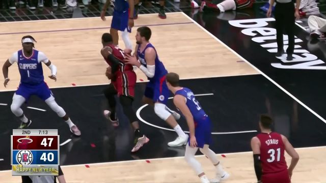 【2023年01月03日 热火vs快船集锦】用防守人做轴心 阿德巴约原地转身单吃祖巴茨