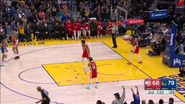 【2023年01月03日 老鹰vs勇士集锦】关键时刻还得是你 汤普森张手三分一箭穿心