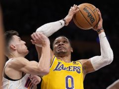 詹姆斯缺席湖人击败热火：威少复出准三双 施罗德32分连献关键分