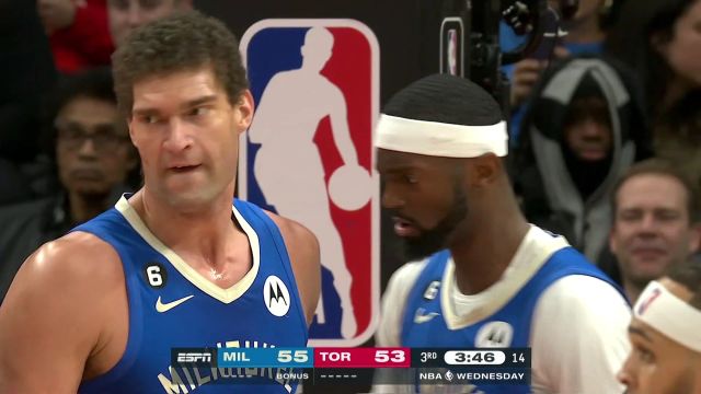 【2023年01月05日 雄鹿vs猛龙集锦】三个大中锋身材你怎么玩！雄鹿三高组合一寸长一寸强内线得吃得喝