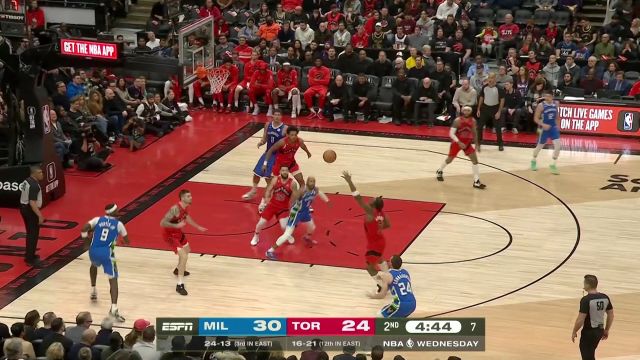 【2023年01月05日 雄鹿vs猛龙集锦】手感早晚会复苏！范弗利特找回乔丹形态接连取分