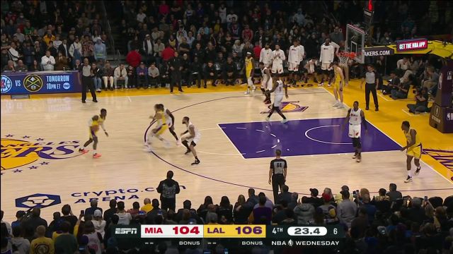 【2023年01月05日 热火vs湖人集锦】奥拉迪波两罚中1给机会 施罗德笑纳突破上篮锁定胜局