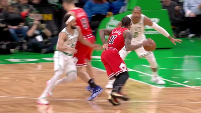 【2023年01月10日 公牛vs凯尔特人集锦】挑战高难度！德罗赞顶着防守失衡跳投命中2+1