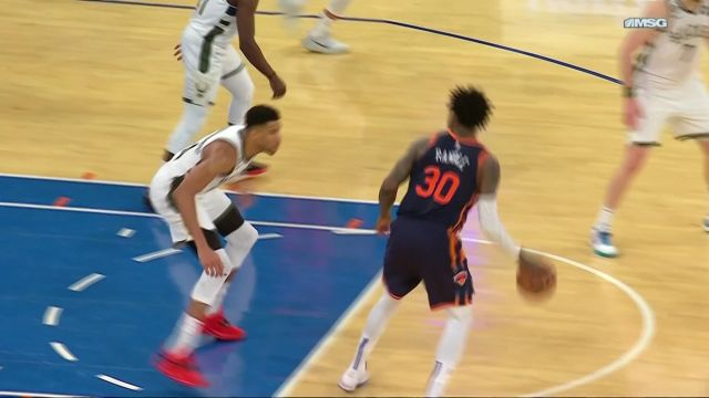 【2023年01月10日 雄鹿vs尼克斯集锦】篮球如戏全靠演技！兰德尔手部有小动作字母哥借力弹飞自己两米