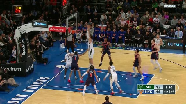 【2023年01月10日 雄鹿vs尼克斯集锦】平地一声雷 洛佩兹篮下出手霸气补扣