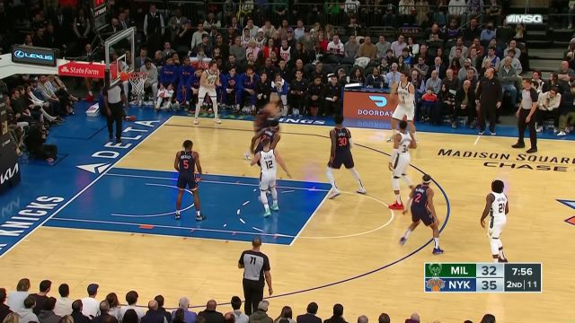 【2023年01月10日 雄鹿vs尼克斯集锦】开始使用常规武器 字母哥双手暴扣劈山伐木