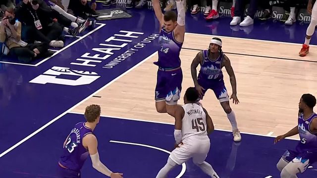 【2023年01月11日 骑士vs爵士集锦】得分表演仍在继续 米切尔转身晃飞凯斯勒上篮打进