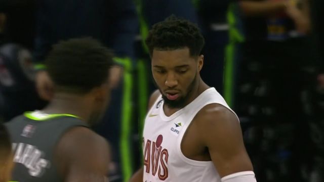 【2023年01月15日 骑士vs森林狼集锦】老友重逢！戈贝尔和米切尔离队后首次碰面拥抱寒暄