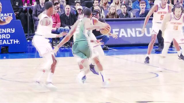 【2023年01月16日 尼克斯vs活塞集锦】配合天衣无缝！伯克斯头顶连线斯图尔特强势上篮造犯规