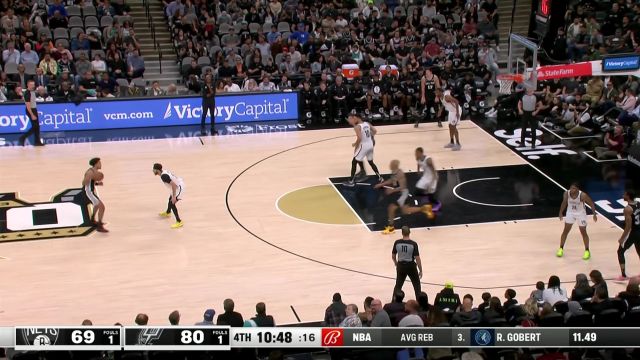 【2023年01月18日 篮网vs马刺集锦】篮筐跟你对着干？西蒙斯大步流星飞身直接将球扣飞