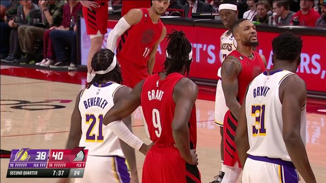 【2023年01月23日 湖人vs开拓者集锦】球场之上出现口角 利拉德罚球发球时贝弗利出言挑衅吃T