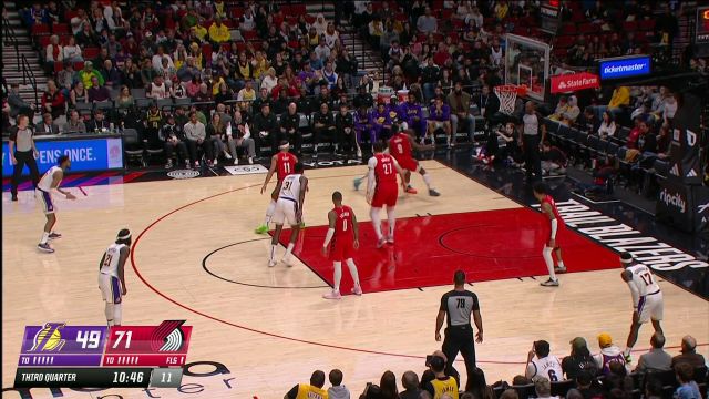 【2023年01月23日 湖人vs开拓者集锦】哈特顶开防守强硬上篮打进 贝弗利连线詹姆斯冲击篮下上篮打进