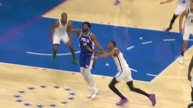 【2023年01月26日 篮网vs76人集锦】绕前防守没什么用 恩比德直杀篮下双手挂筐重扣