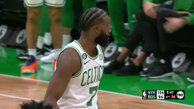 【2023年01月27日 尼克斯vs凯尔特人集锦】布朗长驱直入直接完成暴扣 哈尔滕施泰因小手一点完成补篮