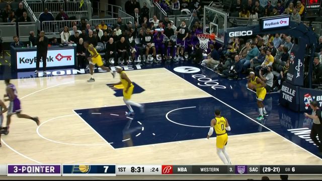 【2023年02月04日 国王vs步行者集锦】米切尔突破吸引防守 连线底角穆雷三分穿心