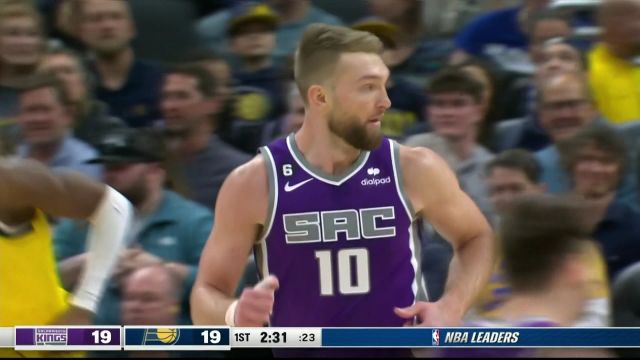 【2023年02月04日 国王vs步行者集锦】巴恩斯底角三分弹筐而出 小萨篮下拔地而起单臂补扣