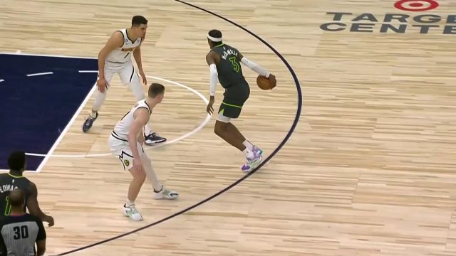 【2023年02月06日 掘金vs森林狼集锦】连续变向展现完美节奏 麦克丹尼尔斯突破抛投2+1得手