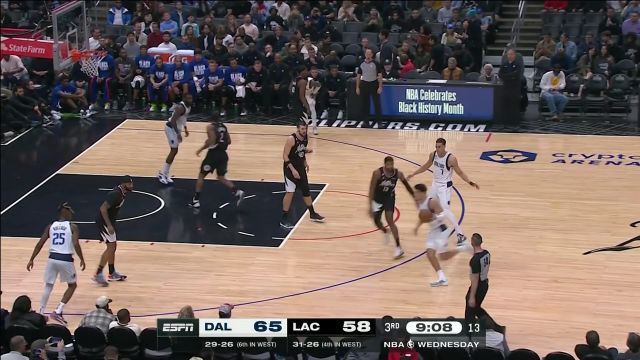 【2023年02月09日 独行侠vs快船集锦】默契值满分！欧文眼观六路头顶长传助攻鲍威尔上篮打进