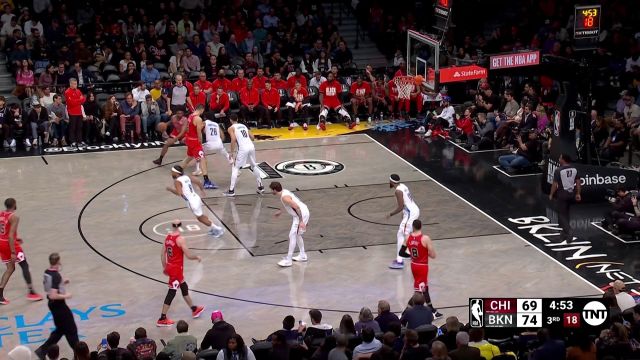 【2023年02月10日 公牛vs篮网集锦】追分势头倒也凶猛 怀特拉文一个接一个打进连取4分