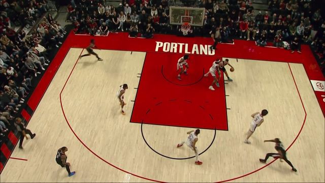 【2023年02月11日 雷霆vs开拓者集锦】雷迪什空切走位进场 尤班克斯心领神会击地连线助队友上篮打进