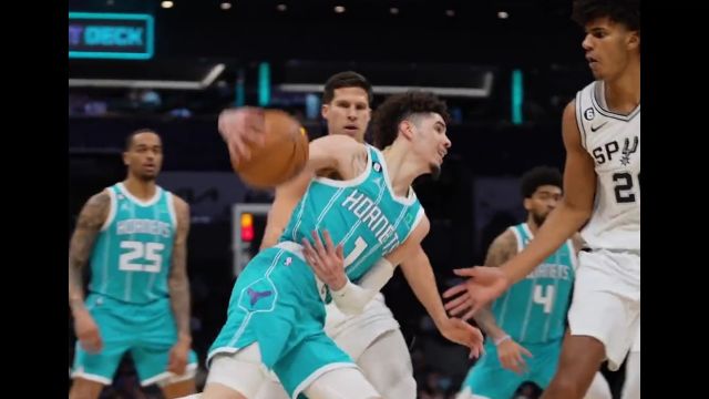 【2023年02月16日 马刺vs黄蜂集锦】赛后尿检 三球最骚！三球运球玩骚操作翩翩起舞秀晕防守