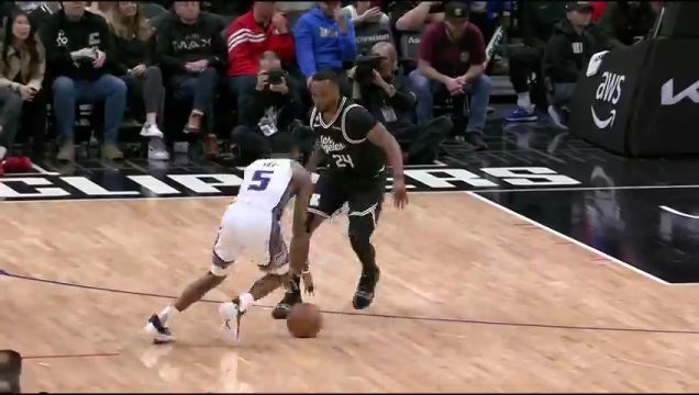 【2023年02月25日 国王vs快船集锦】卢指导血压上来了！快船生死时刻再失误 小狐狸干拔命中逆转局势