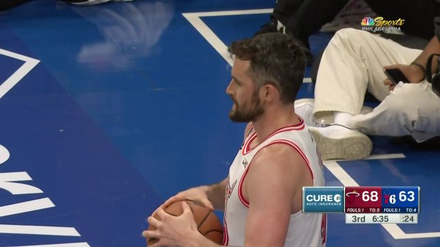 【2023年02月28日 热火vs76人集锦】吨位差距明显！恩比德迈起三步碾压乐福打进加罚