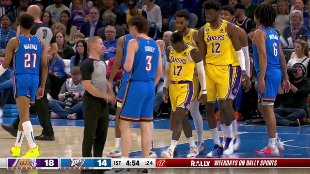 【2023年03月02日 湖人vs雷霆集锦】好在没有大碍 施罗德崴脚倒地经检查继续上场