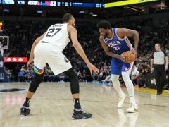 三节28分钟打卡砍下39+7：大帝背靠背81分 哈登场下淡定观赛