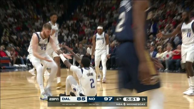 【2023年03月09日 独行侠vs鹈鹕集锦】抽枪甩狙杀手本色 欧文外线三分开火打成3+1