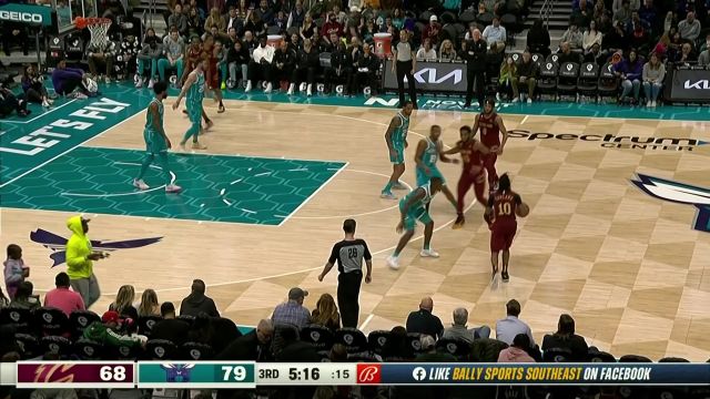 【2023年03月13日 骑士vs黄蜂集锦】以牙还牙！加兰空中传导助攻斯蒂文斯双臂暴扣挂筐