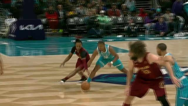 【2023年03月13日 骑士vs黄蜂集锦】天空才是极限！米凯卢克大鹏展翅滑翔暴扣一气呵成