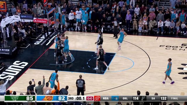 【2023年03月15日 雄鹿vs太阳集锦】布克面对克劳德防守压哨打进 笑着向跟前队友喷出垃圾话