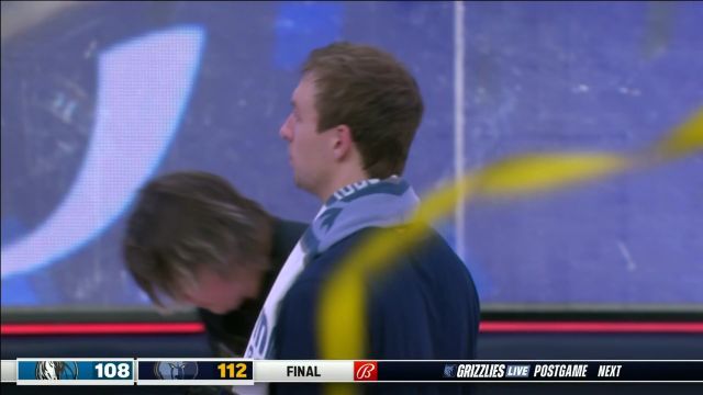 【2023年03月21日 独行侠vs灰熊集锦】这波操作一个字绝！ 狄龙将自己球衣递给欧文直接被无视