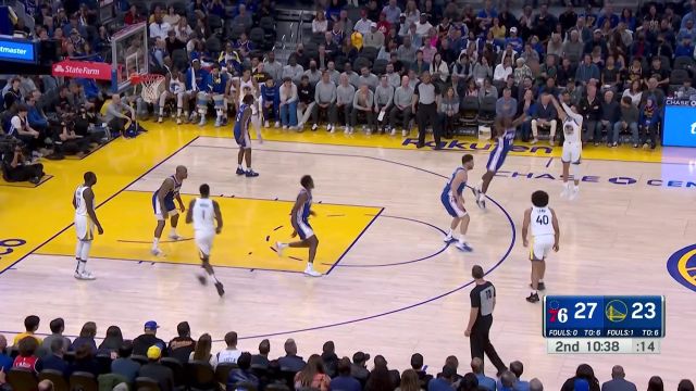 【2023年03月25日 76人vs勇士集锦】常规操作不必惊慌！库里外线突施冷箭三分命中靶心