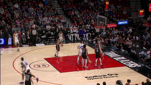 【2023年04月01日 国王vs开拓者集锦】蒙克突破禁区分球莱尔斯 手起刀落三分空心入网