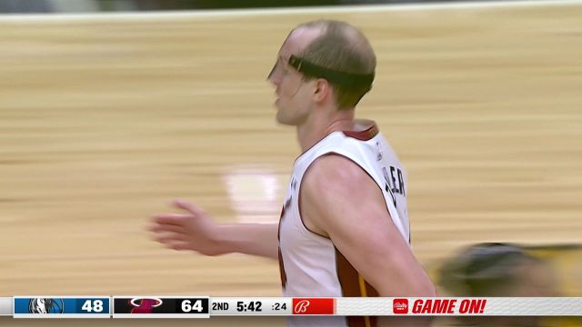 【2023年04月02日 独行侠vs热火集锦】冲锋陷阵无人可挡 泽勒接巴特勒妙传飞身暴扣