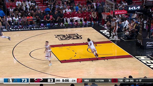 【2023年04月02日 独行侠vs热火集锦】一招鲜吃遍天 东契奇高难度抛投命中