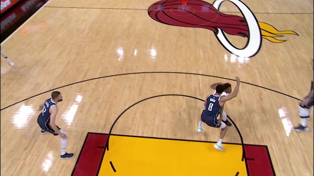 【2023年04月02日 独行侠vs热火集锦】节奏的极致展现！洛瑞高难度翻身后仰打成2+1